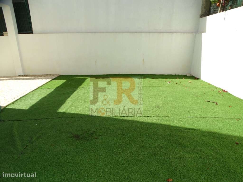 Moradia Geminada Duplex T3 semi-nova com Pérgula , Fernão Ferro
di...-7
