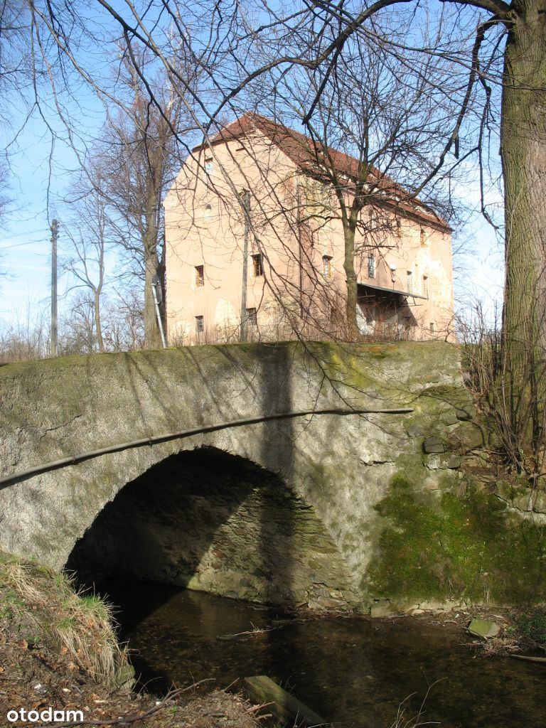 Mały zamek na pogórzu - Schloss nieder linda