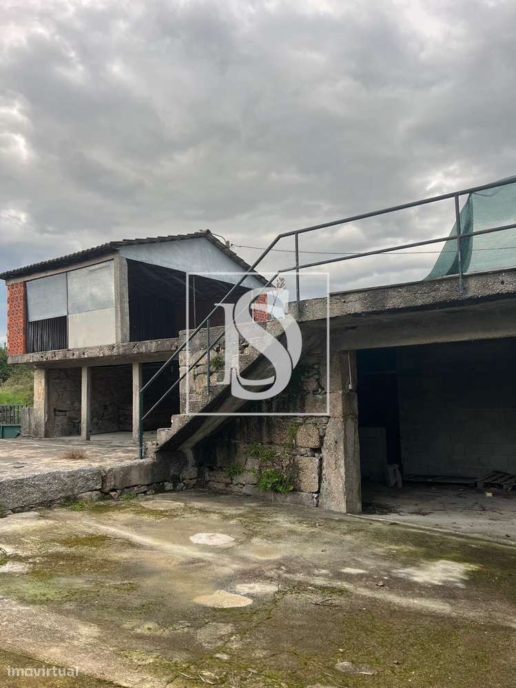 Moradia em Pedra / Casa de Campo inserida num lote de 6000m2-17