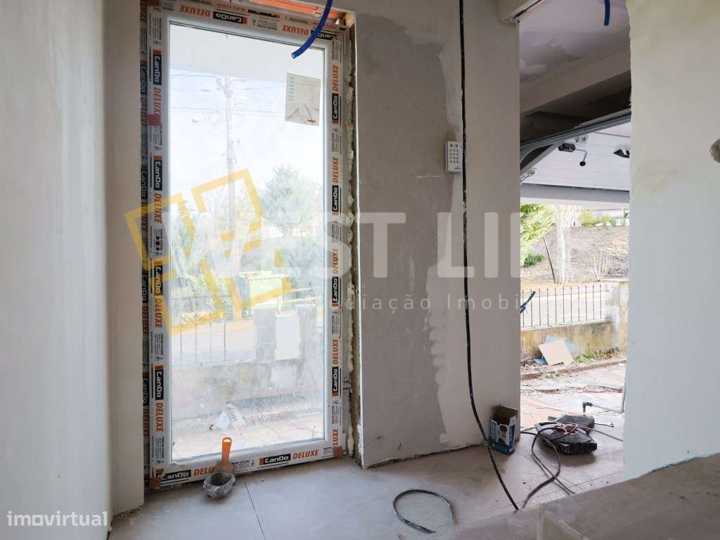 Moradia Independente T4 TOTALMENTE RENOVADA - Terraço e Logradouro ...-12