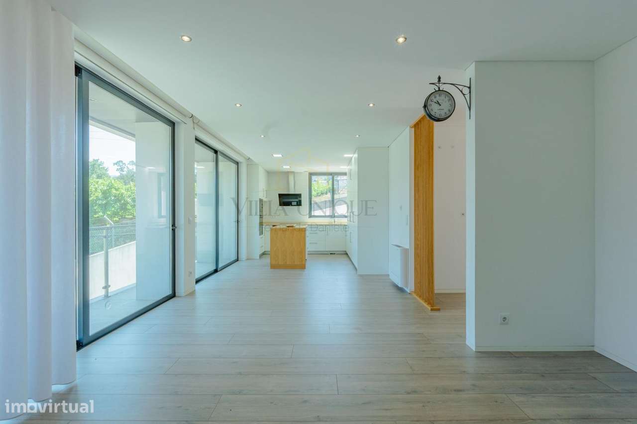 Moradia T4 Moderna com 3 Suítes em Terreno de 460m2-7