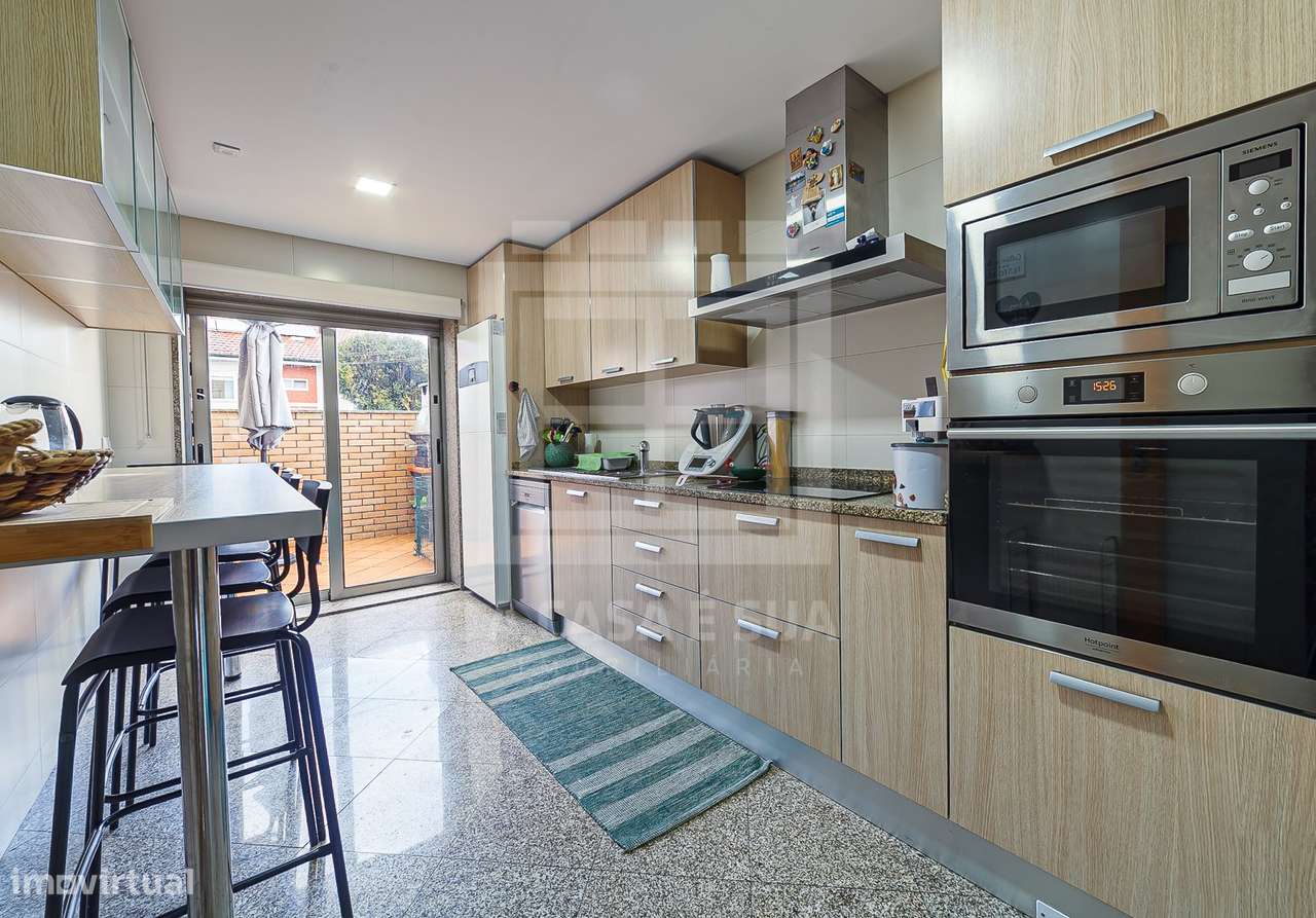 MORADIA T4+1 C/PISCINA EM COND FECHADO 3 FRENTES-42