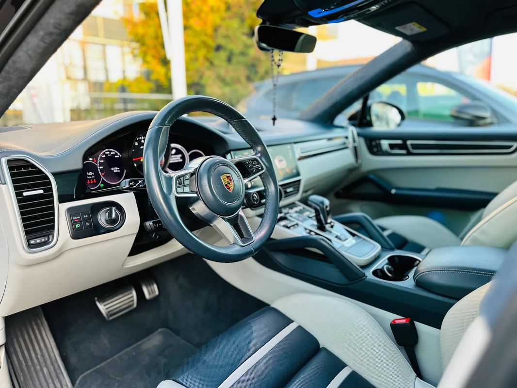 Porsche Cayenne Coupe GTS Tiptronic S - 5