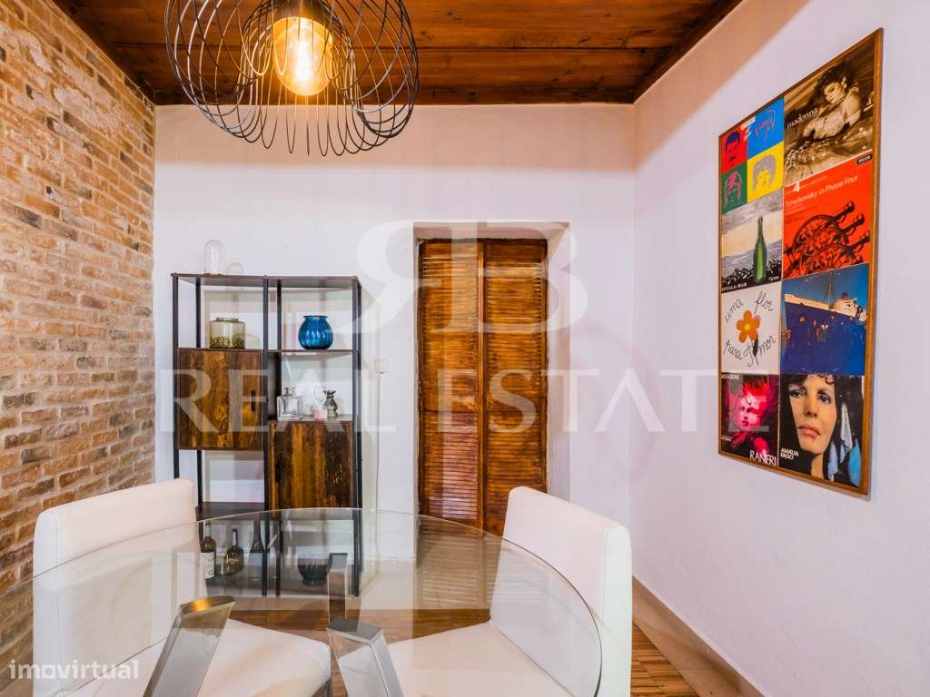 T1 - Chiado, Santa Catarina, centro de Lisboa.-22