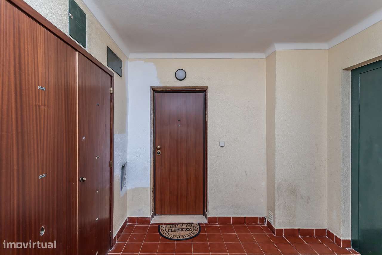 Apartamento T3, situado em Algueirão-17