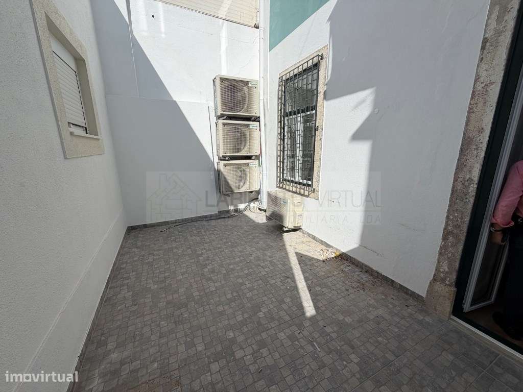 T2 Totalmente Remodelado e Decorado com Vista Rio em São Vicente, L...-7