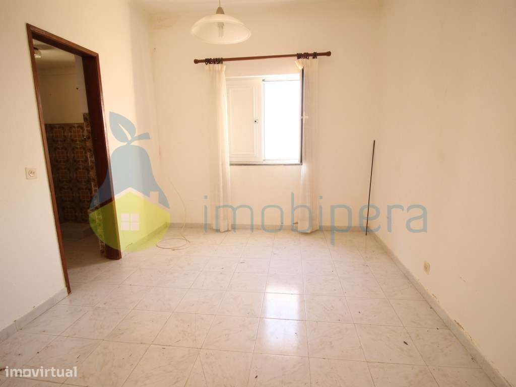 Moradia Isolada T4, térrea, de um só piso, com terreno de 3.540m2.-15