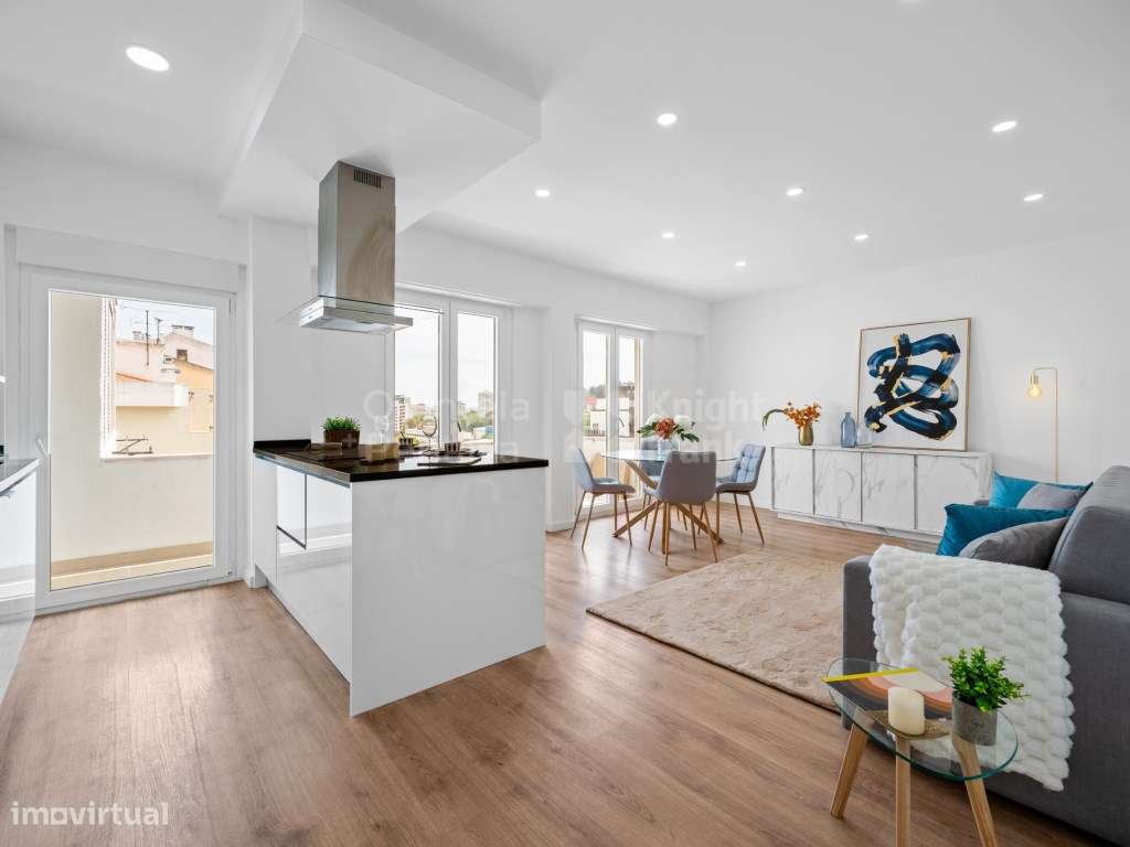 Apartamento T3 Com Duas Varandas Em Benfica Lisboa