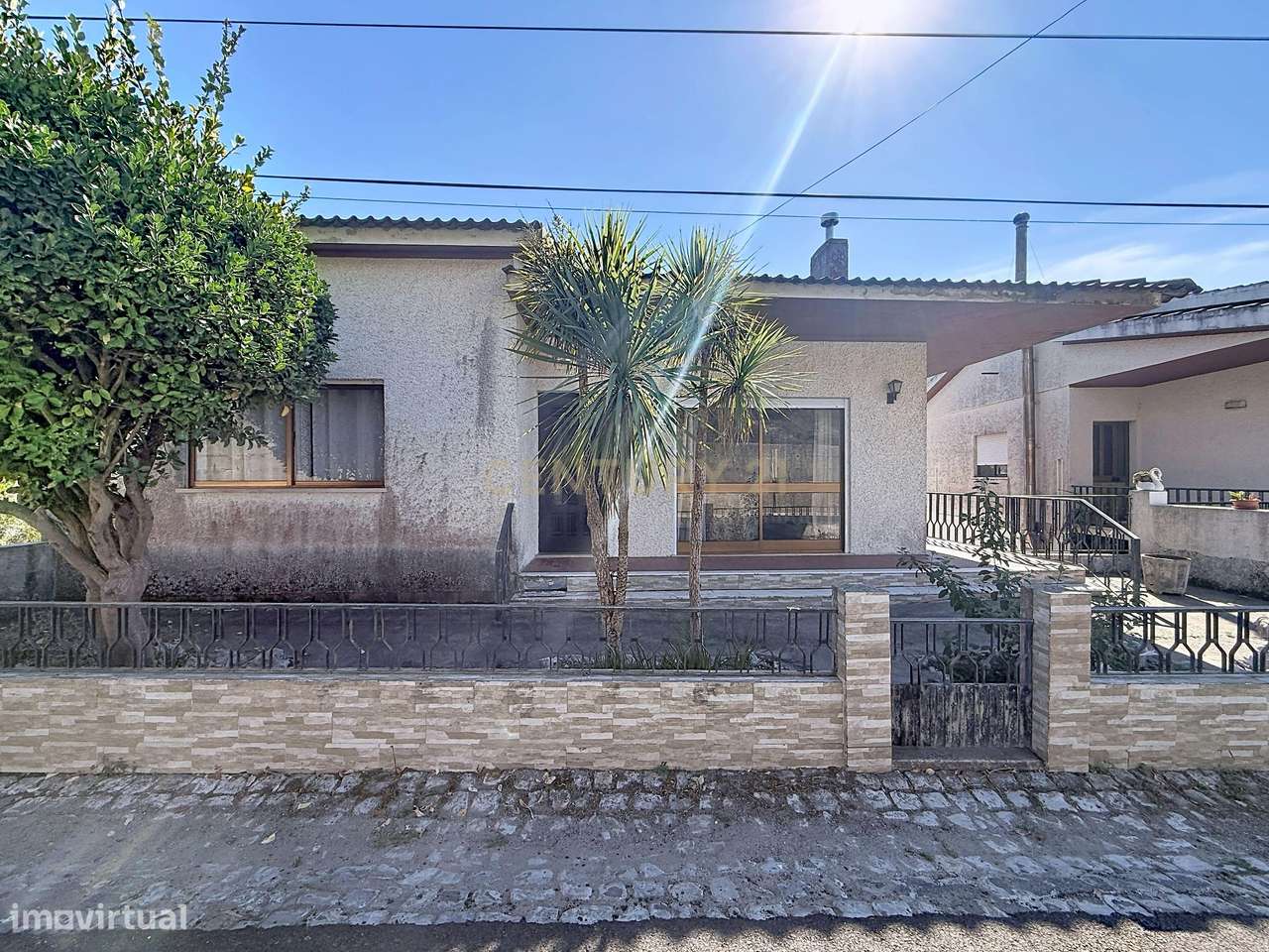 Moradia Espaçosa com 5 Quartos, Garagem Dupla e Vistas Deslumbrantes s-2