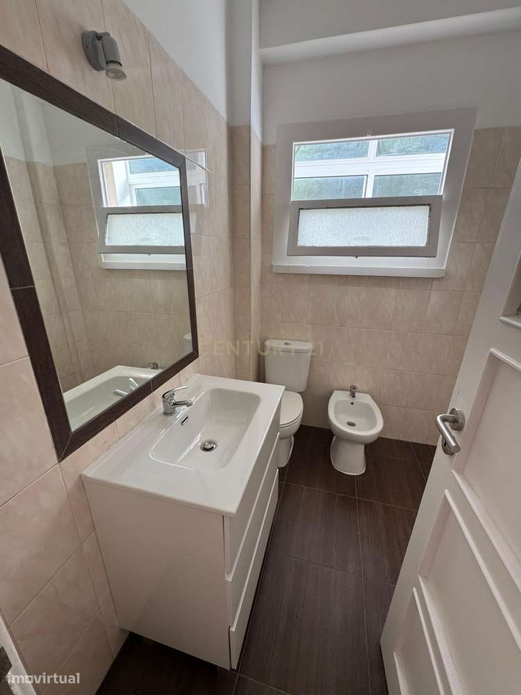 Apartamento T1+1 Renovado em Águas Livres, Amadora-6