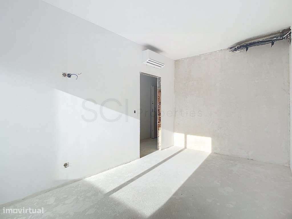 Apartamento T3 duplex, com varandas, na Quinta do Conde-27