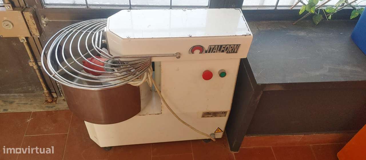 Trespasse de estabelecimento pronto a funcionar-18