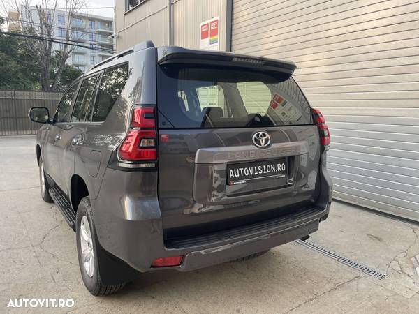 Toyota Land Cruiser 2.8l D-4D 204 CP A/T 5 locuri - 7