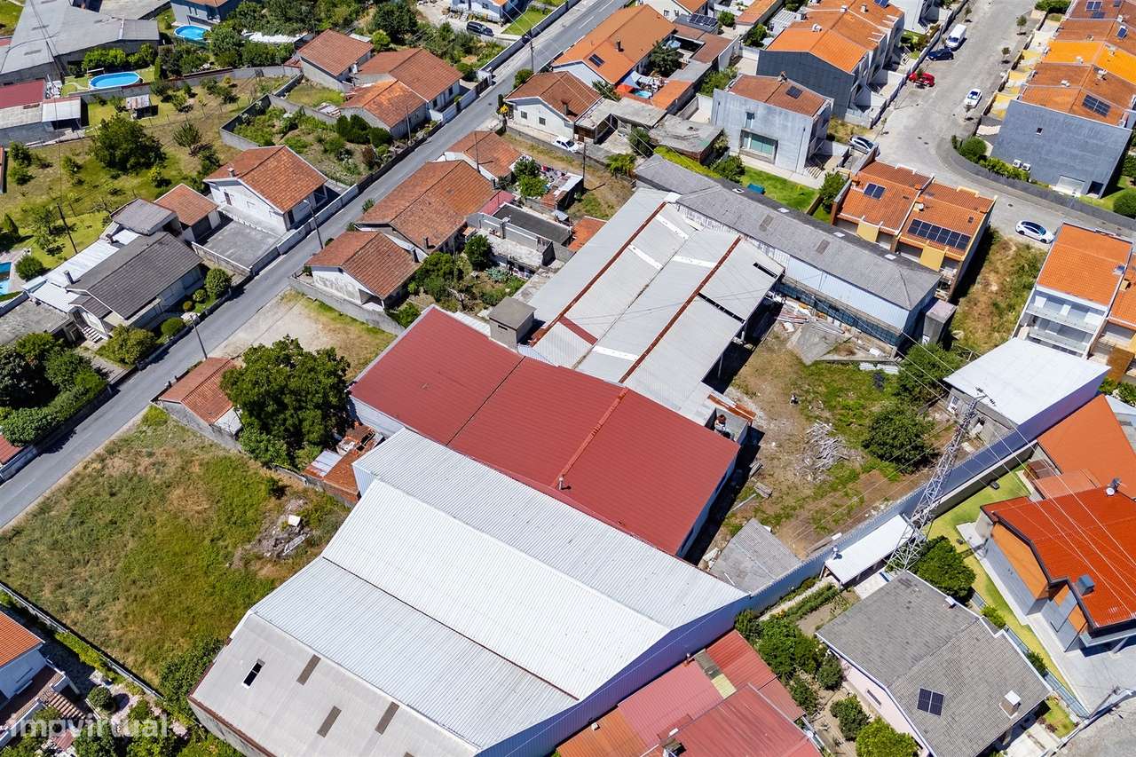Conjunto de Pavilhões Industriais para Reabilitação | Parada de Tibães-27