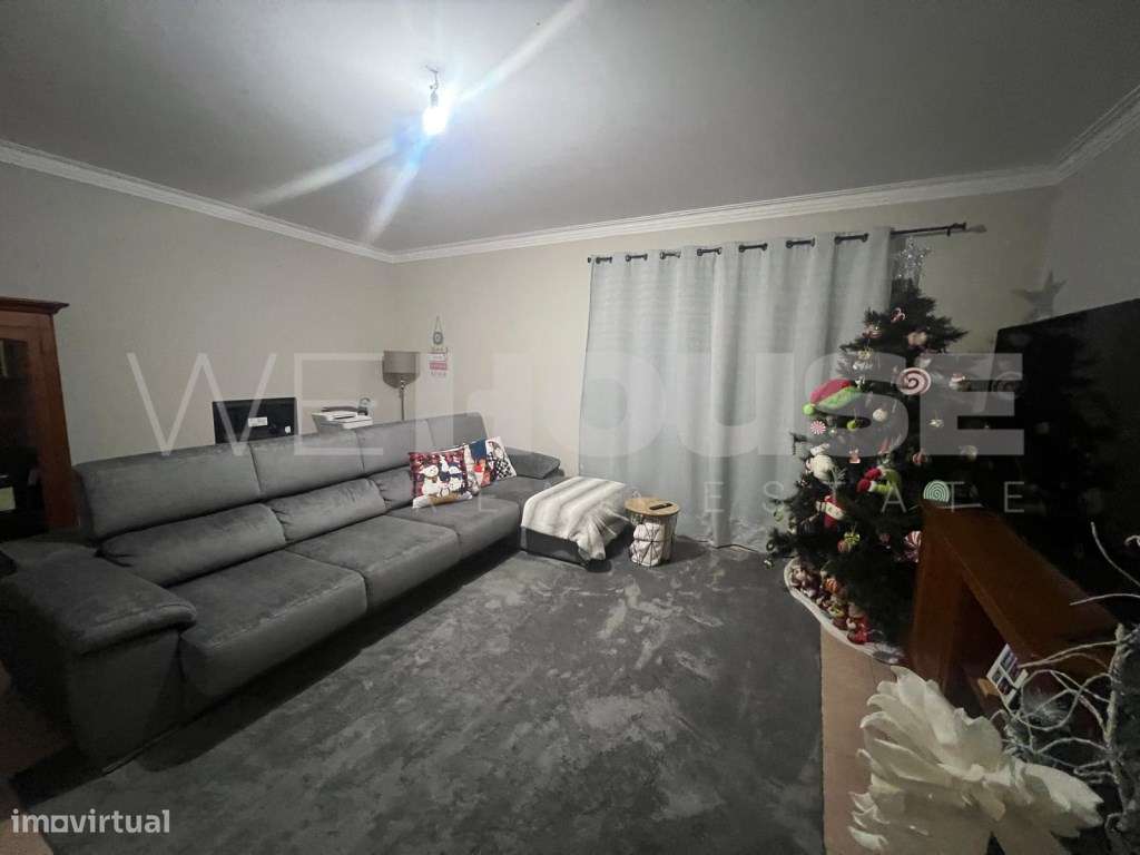 T2 com Lareira, Excelente Luz Natural e Ótima Distribuição | Pronto...-6