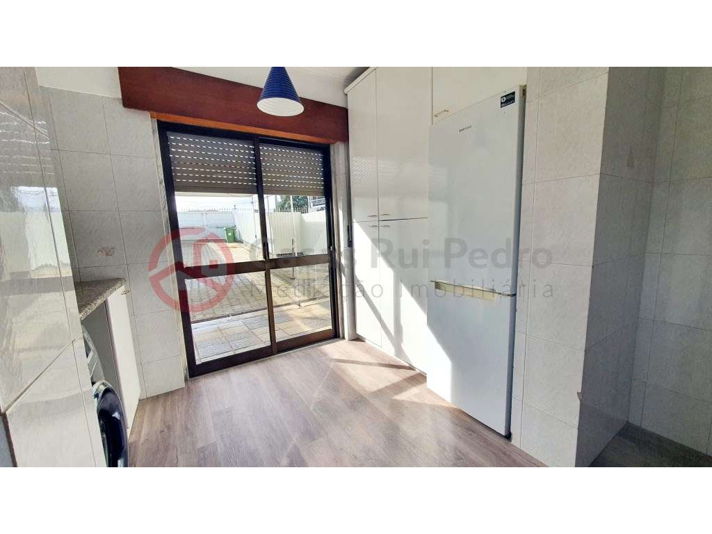 Rés-do-Chão de Moradia, T3 com logradouro, na Amora - Grande imagem: 4/27