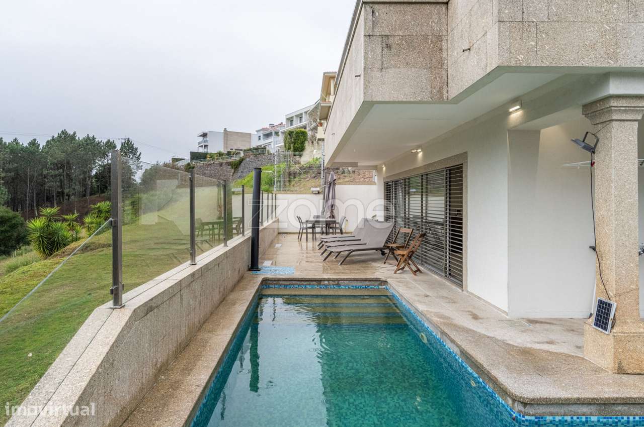 Moradia T3 c/Suítes e Piscina na Quinta das Luzes-40