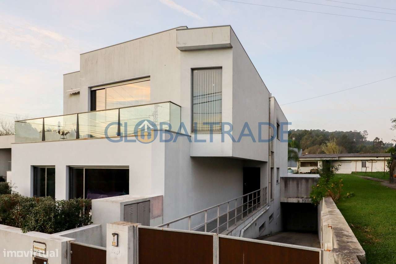 Moradia T3 em São Félix da Marinha - Grande imagem: 2/50