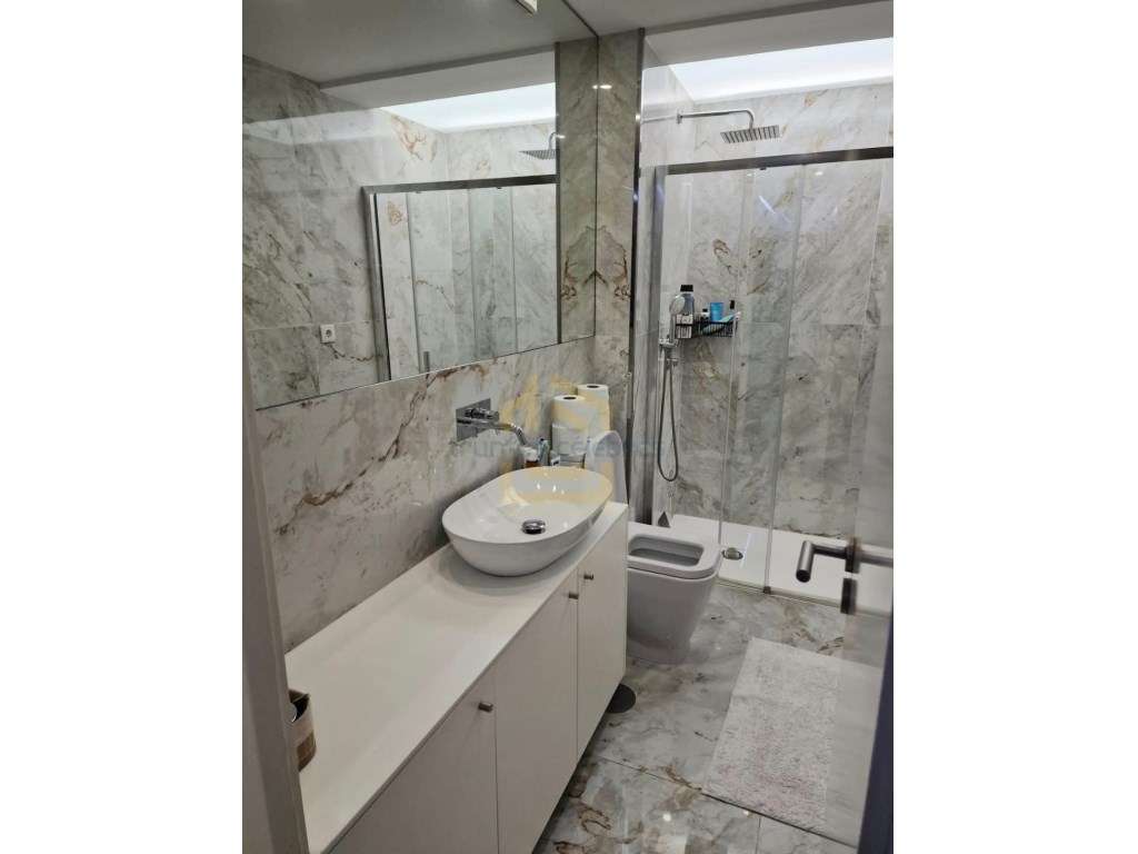 Apartamento T2 Totalmente Renovado com lugar de garagem a 100mt da ...-36