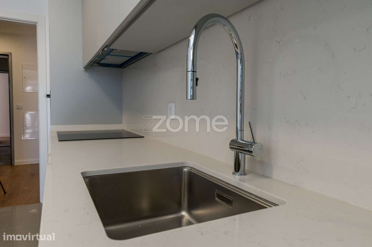 T2 Novo com varanda, parqueamento e arrecadação - Grande imagem: 4/23