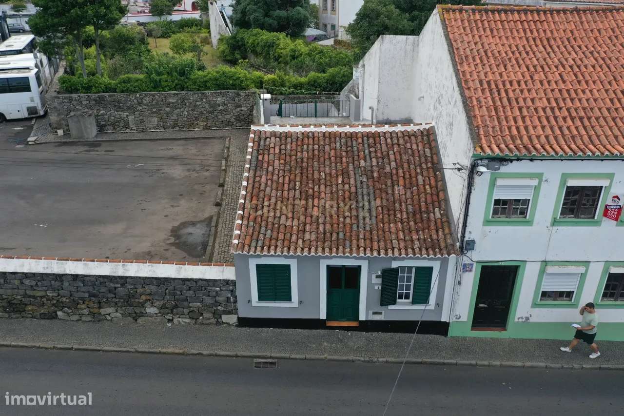 Moradia com excelente localização perto do Centro de Angra do Heroísmo - Grande imagem: 5/14