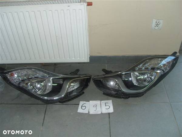 Lampa przód przednia prawa HYUNDAI IX20 - 1