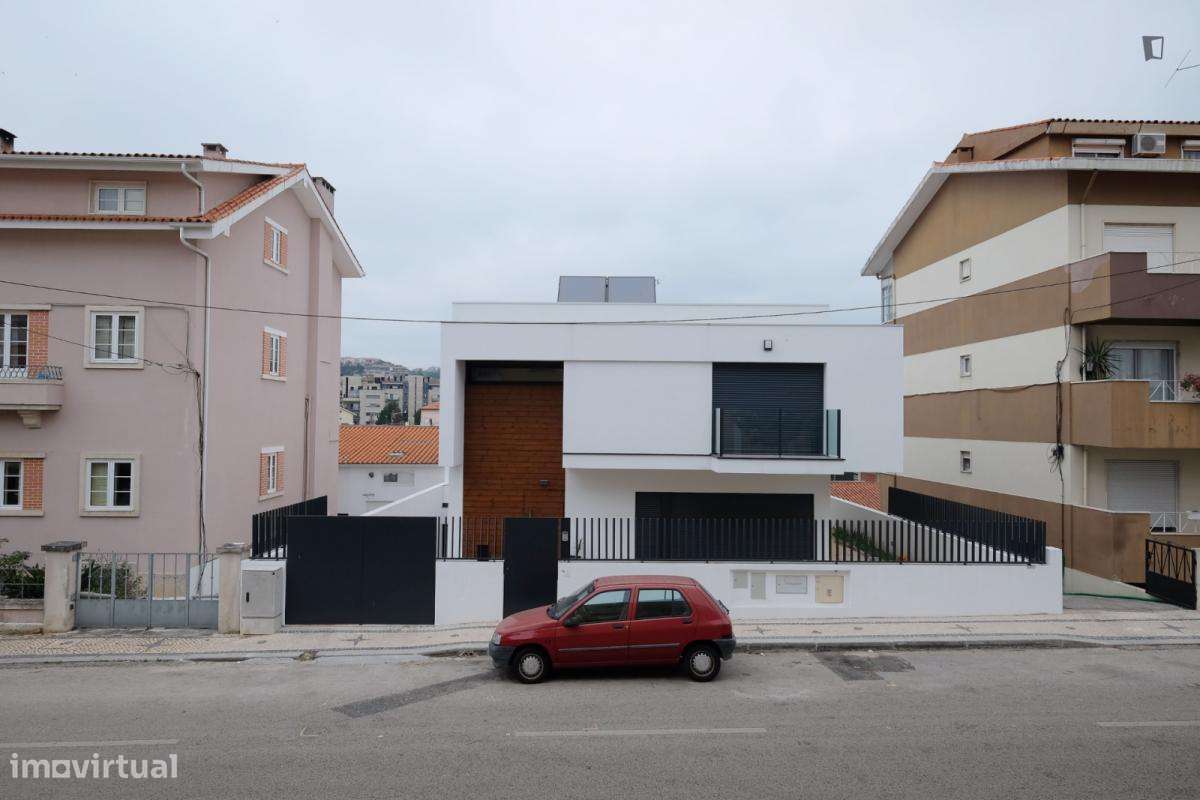 Quarto - localizado em Norton de Matos Coimbra - Grande imagem: 5/6