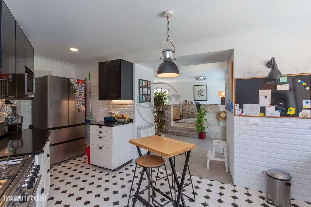 Moradia T5 com jardim e piscina no coração histórico de Azeitão-18