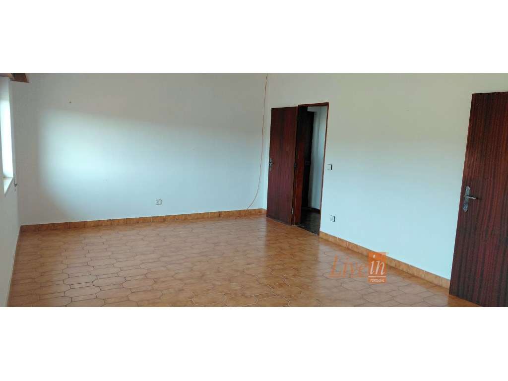 Moradia T2 com Garagem localizada em Ota em Alenquer - Grande imagem: 5/17