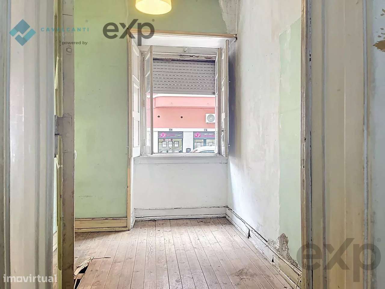 T3 com charme e logradouro Para Remodelar – Lisboa - Grande imagem: 4/53