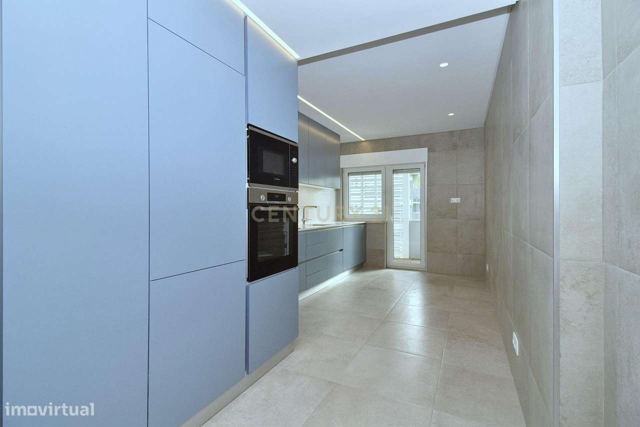 T4 Totalmente Renovado em Paço de Arcos – Vista de Mar,  a 5 minutos d - Grande imagem: 2/26