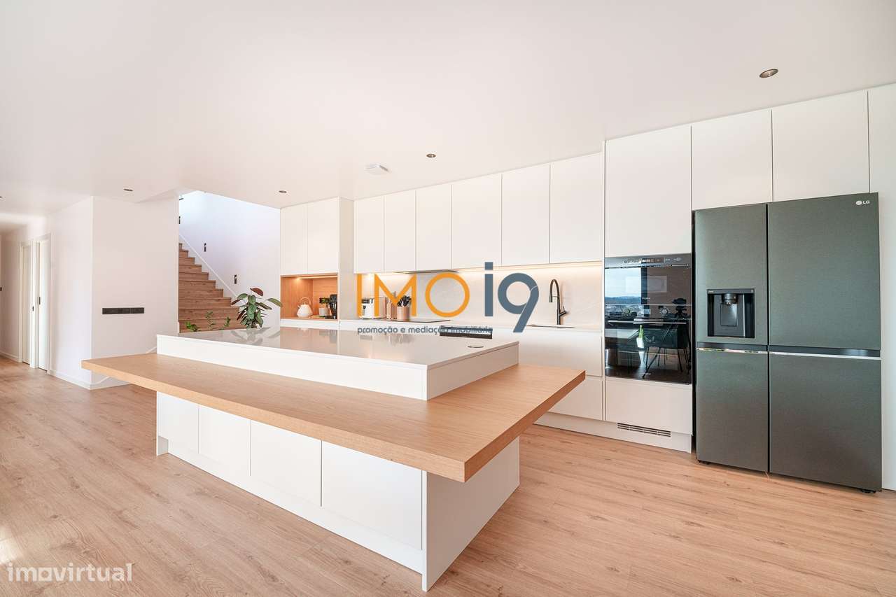 Moradia T4 com Vista Panorâmica em Fátima-12