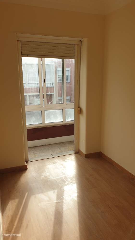 T3 bom,  renovado em frente aos Bombeiros Amadora - Grande imagem: 5/13