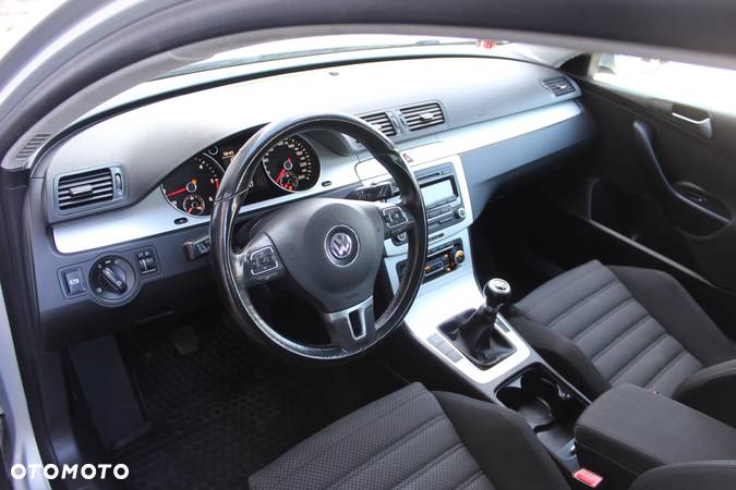 Volkswagen Passat Variant 1.6 TDI DPF BlueMotion Technology Sportline - 5