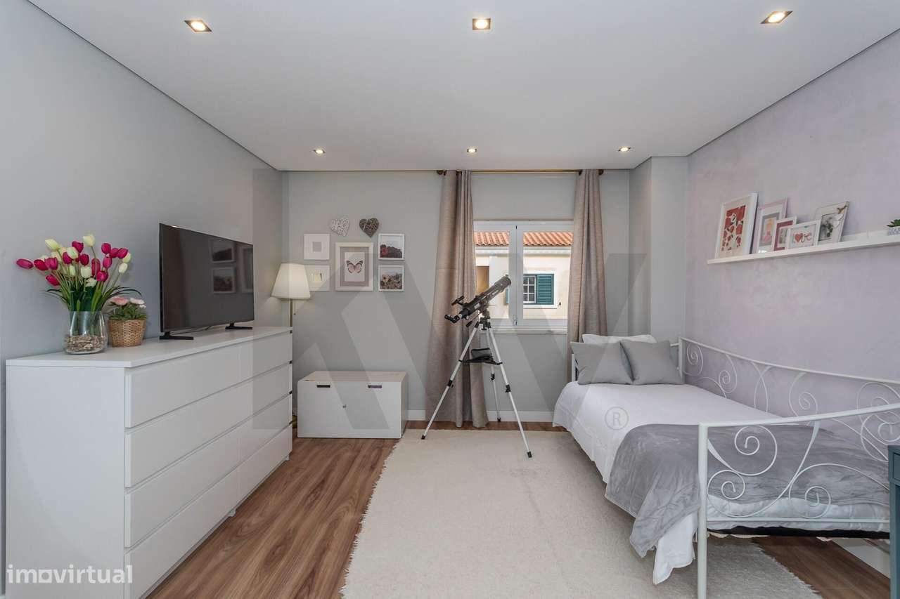 Moradia Isolada T4 Moderna no Algueirão: 311m2, Sala de Cinema, Garage-29