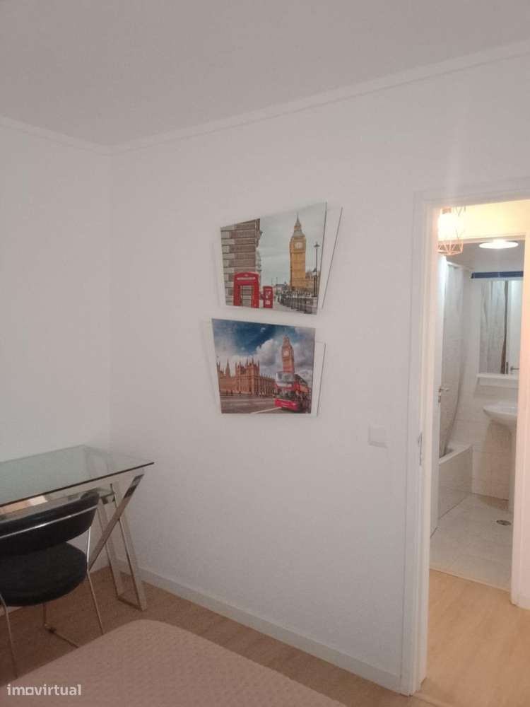 Apartamento T2 em Massamá Renovado com varanda e elevador-13