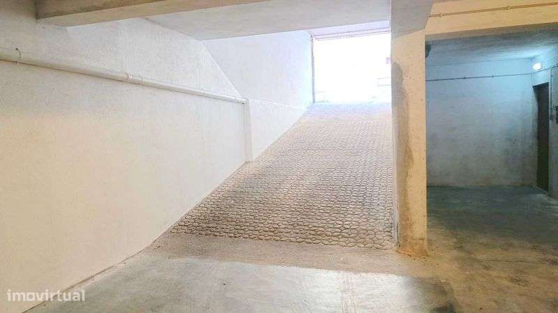 Alugo Garagem Box fechada com 13 m2, Caldas da Rainha - Grande imagem: 4/5