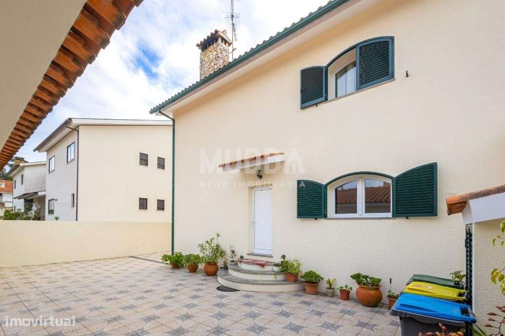 Moradia T4 em Esgueira – Aveiro | Jardim, Garagem Dupla e Excelentes Á - Grande imagem: 3/28