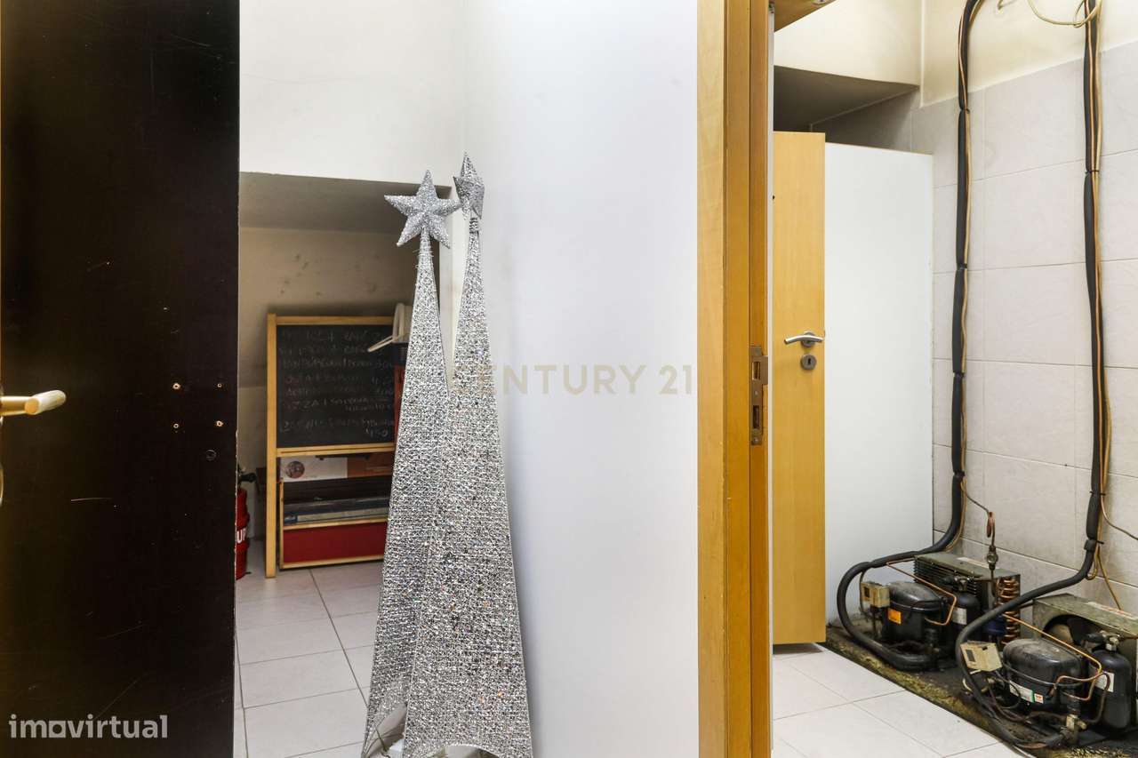 TRESPASSE  BAR CAFÉ nas Colinas do Cruzeiro c/150M2 + Esplanada 60 Lug-13