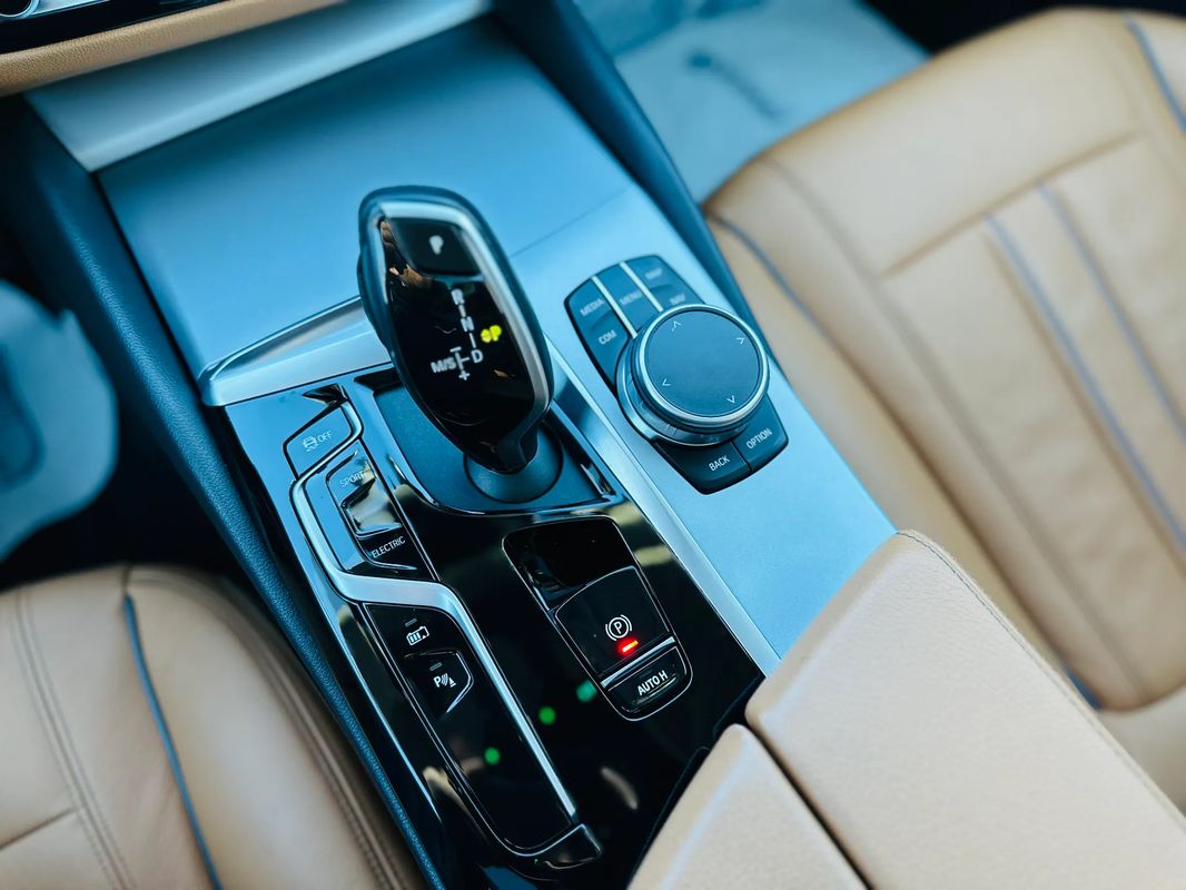 BMW Seria 5 530e xDrive Touring Aut. - 20