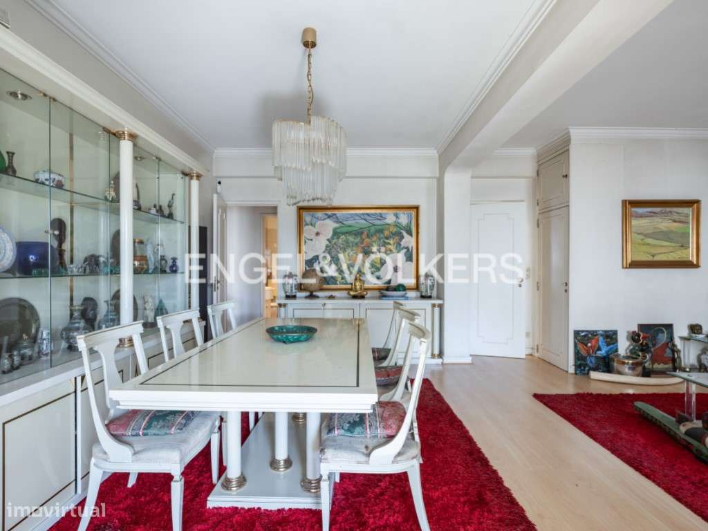 T3 espaçoso em Benfica com varanda e excelente luz natural - Grande imagem: 4/25