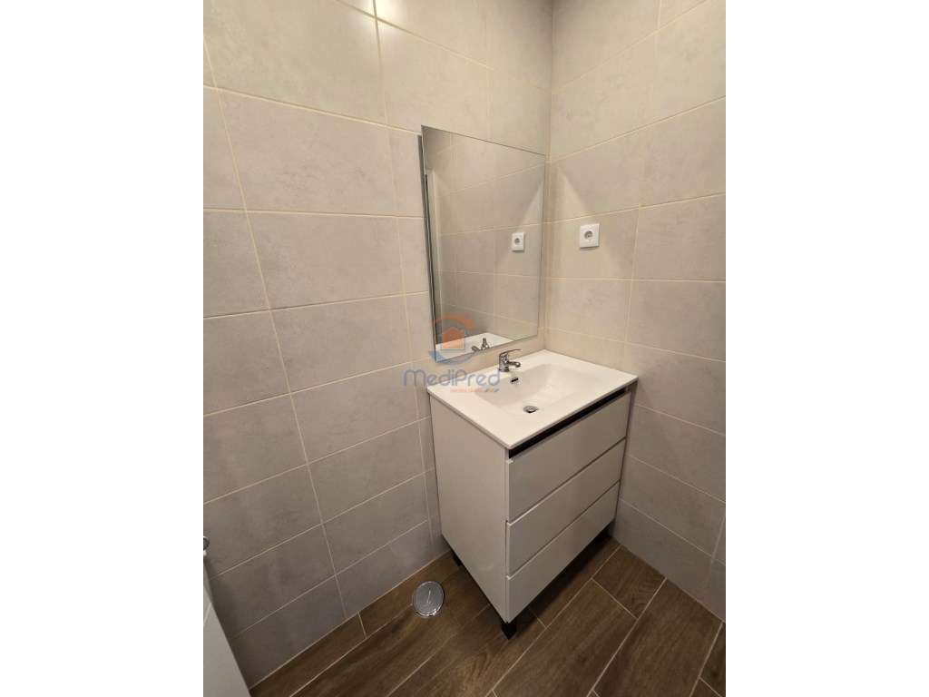 Apartamento T3 Totalmente Remodelado | Camarate, Loures-28