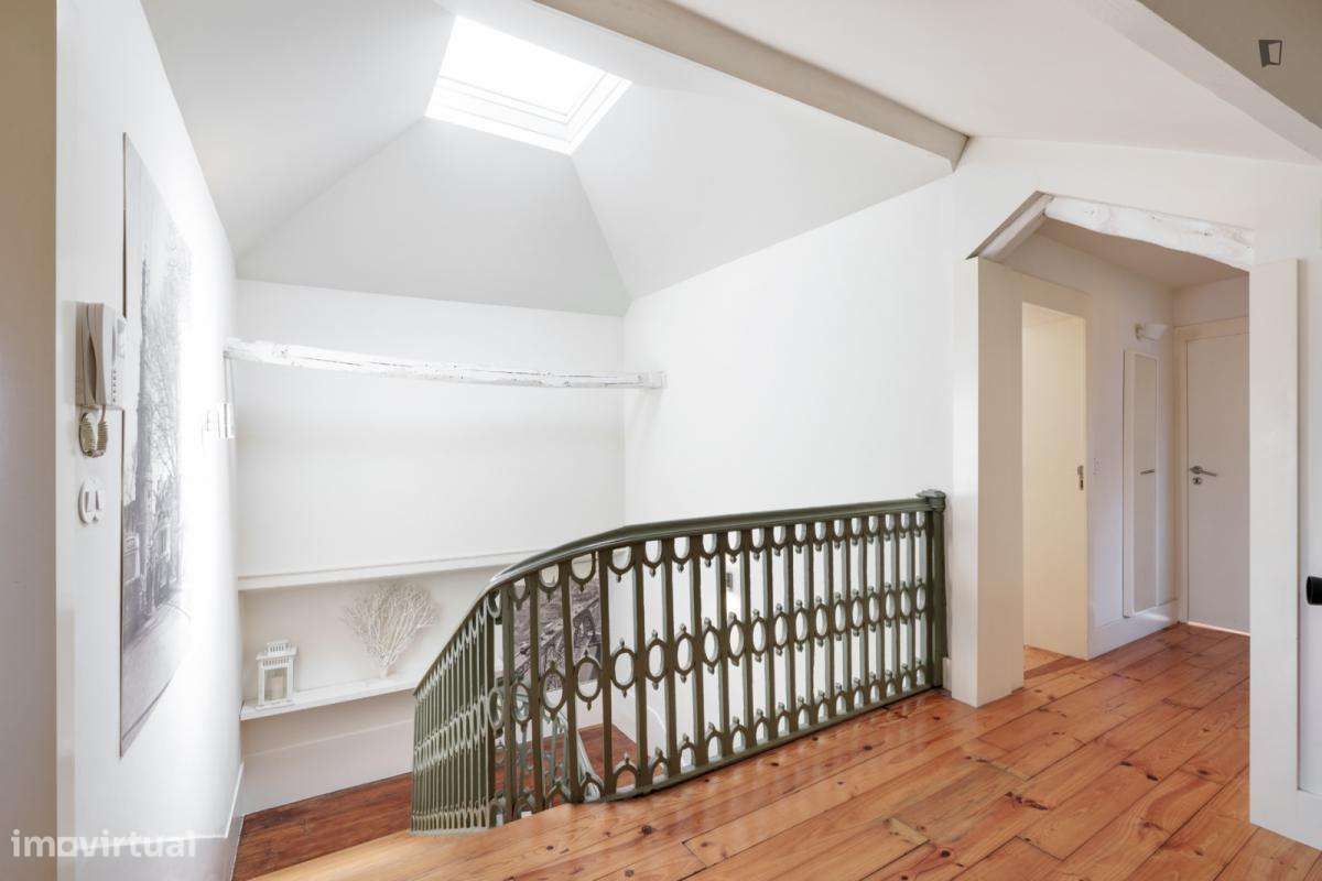 Apartamento com 2 quartos - localizado em Sé Porto - Grande imagem: 2/10