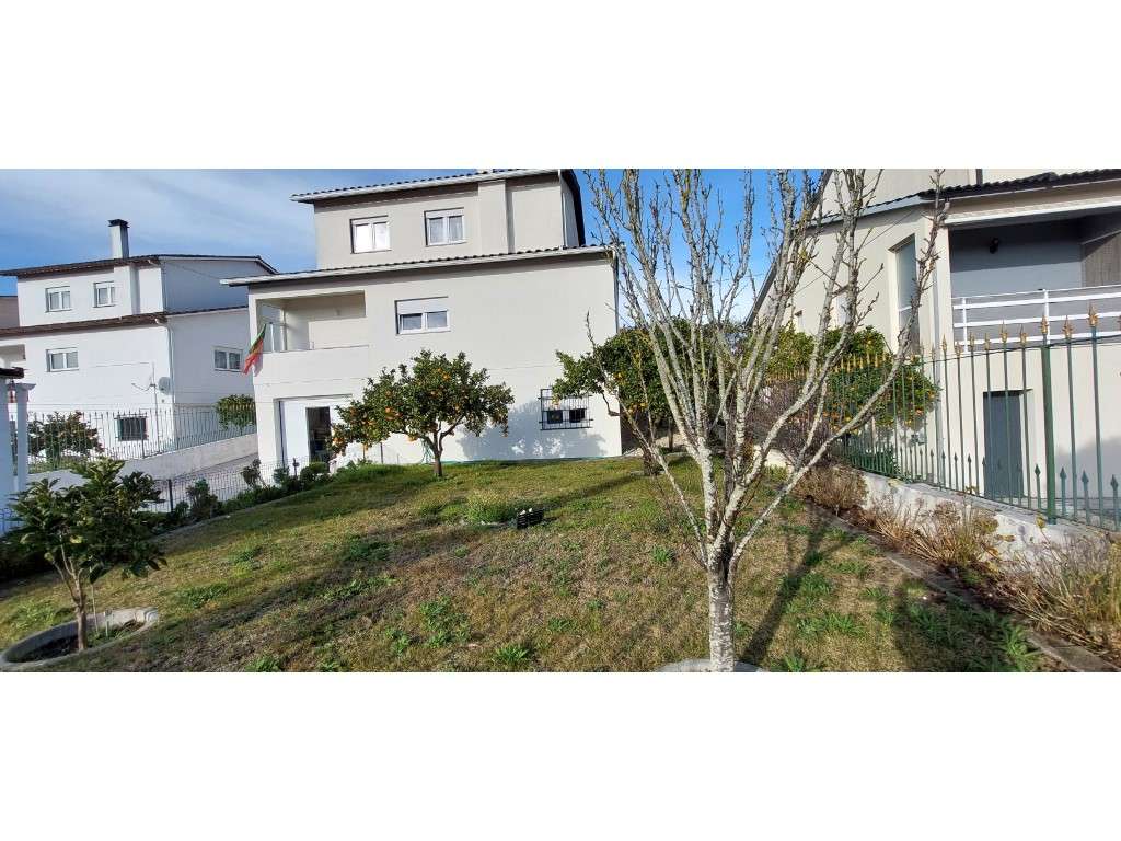 Moradia T4 individual em Vieira de Leiria-30