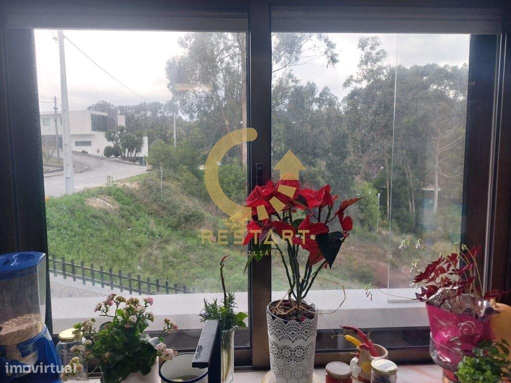 Moradia T4 geminada de 3 frentes em Baguim do Monte, Gondomar-12