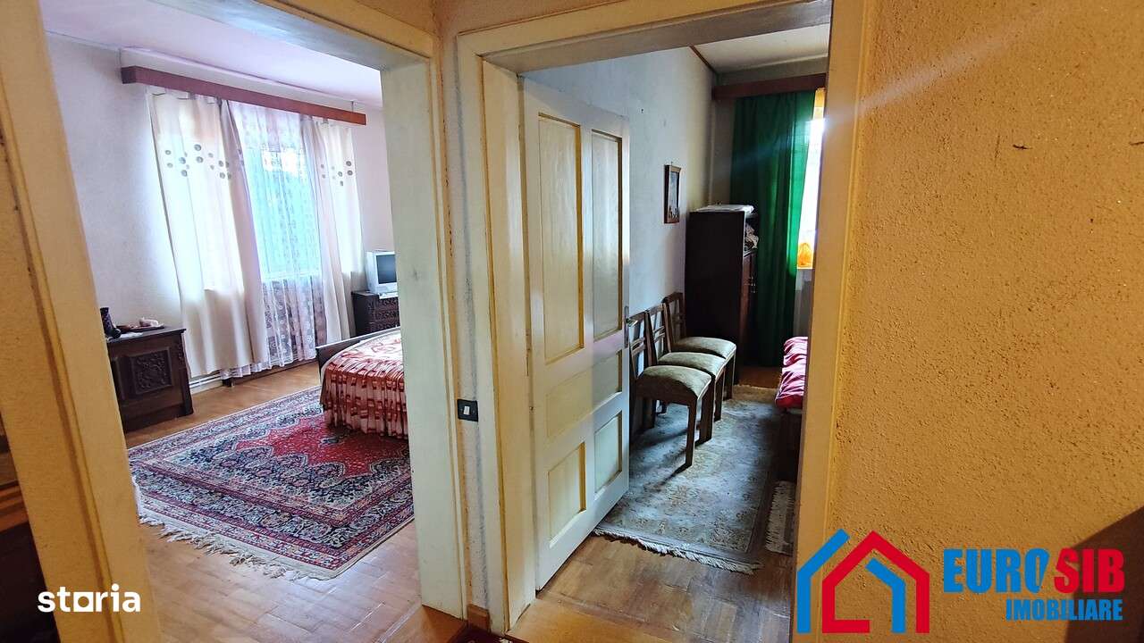 Casa 6 camere in Cisnadie cu garaj si teren 250 mp-5