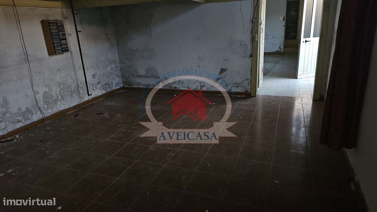 CASA GANDARESA EM VERDEMILHO PARA RECUPERAR - Grande imagem: 3/50