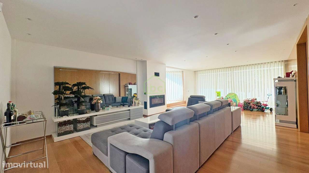 Moradia de Luxo com Piscina e Jardim | Póvoa de Varzim - Grande imagem: 4/35