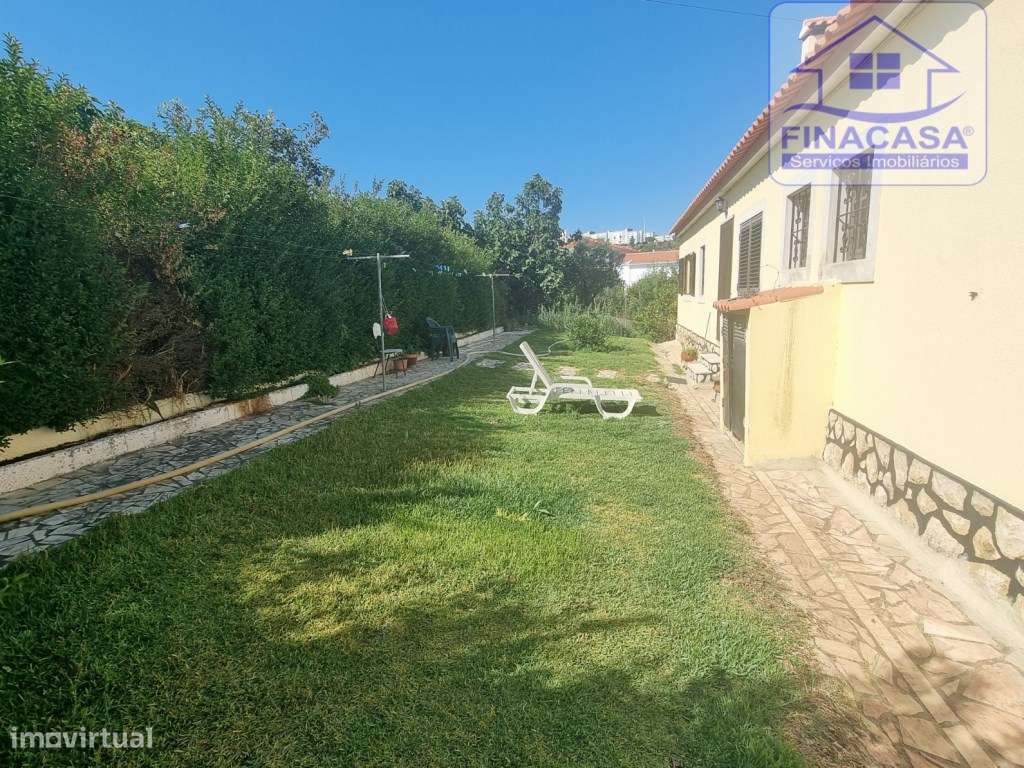 Moradia T4 isolada inserida em terreno com 5000m2 - Camarral (Palmela)-25