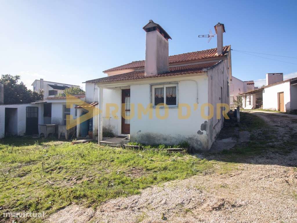 2 Moradias T3 para Recuperar em Penafirme da Ventosa, Alenquer-13